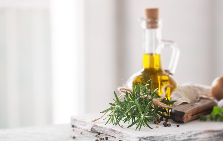 Olio d’oliva: eppure è un grasso, allora perché fa bene?